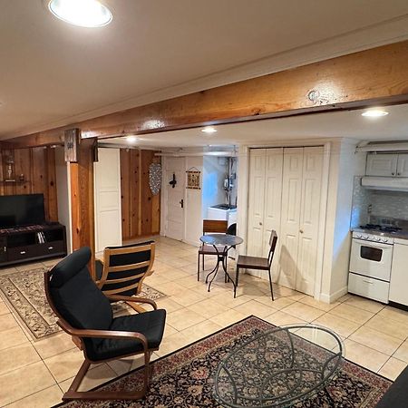 First Floor One Bedroom Apartment With Full Kitchen & Bath Washington Eksteriør billede
