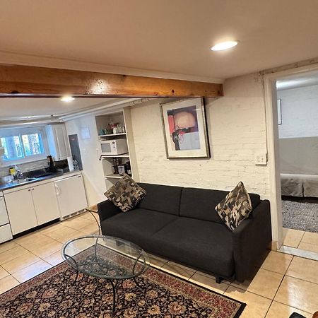 First Floor One Bedroom Apartment With Full Kitchen & Bath Washington Eksteriør billede