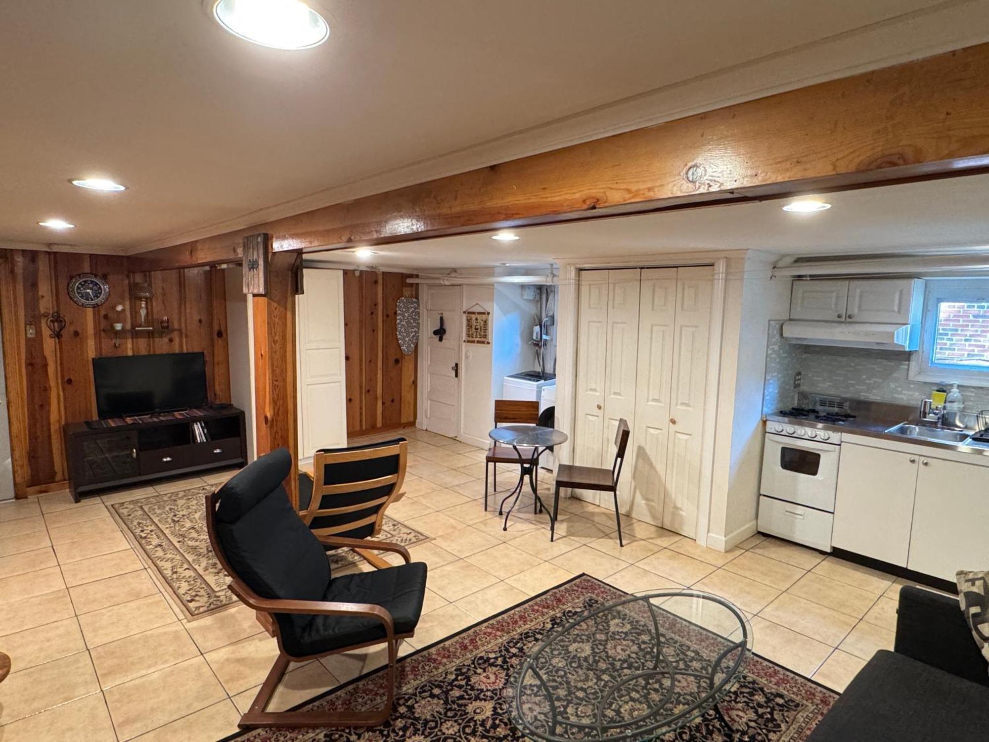 First Floor One Bedroom Apartment With Full Kitchen & Bath Washington Eksteriør billede