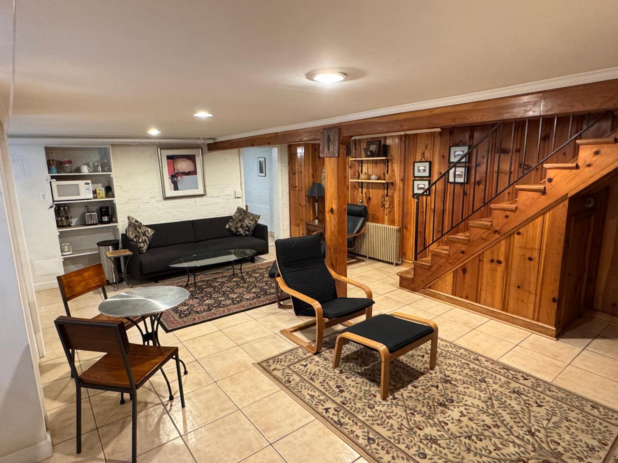 First Floor One Bedroom Apartment With Full Kitchen & Bath Washington Eksteriør billede