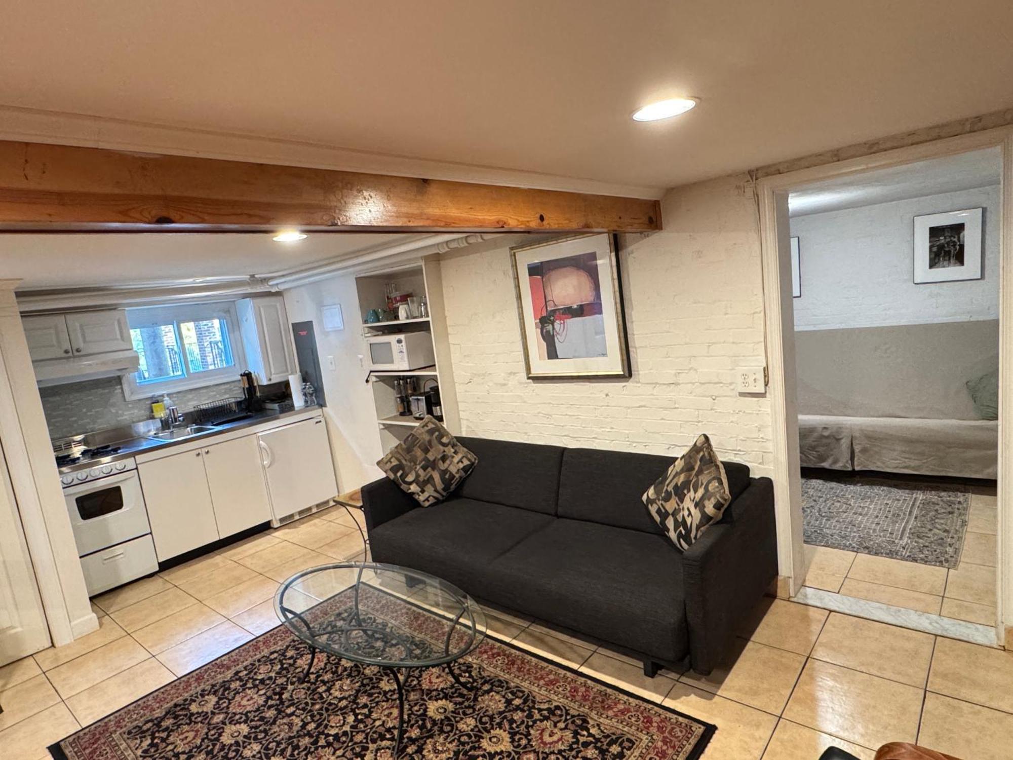 First Floor One Bedroom Apartment With Full Kitchen & Bath Washington Eksteriør billede